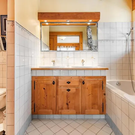 Spacious 2 Bedroom Close To The Sports Centre شقة فيربير